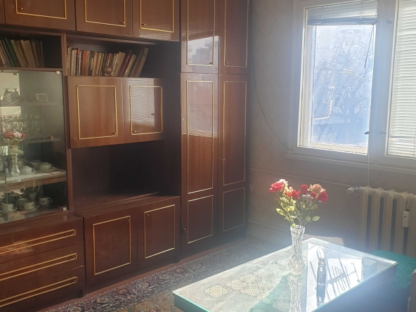 Дава се под наем Двустаен апартамент в София, Връбница 1 - 64 кв.м за 357 € - Снимка #1