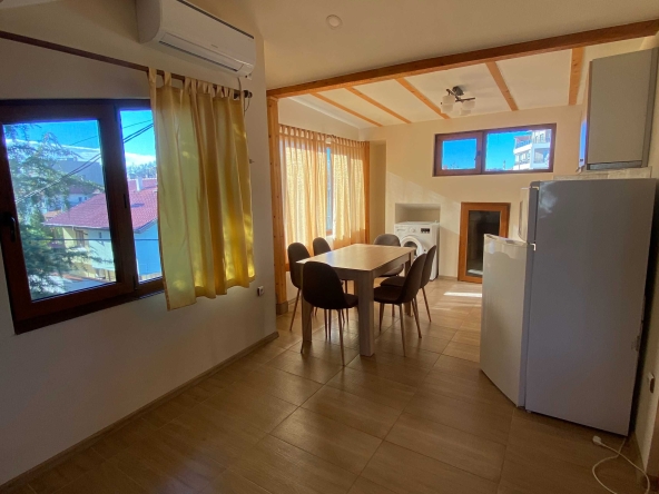 Дава се под наем Тристаен апартамент в Бургас, Сарафово - 94 кв.м за 280.5 € - Снимка #1