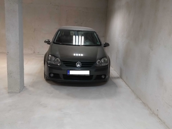 Дава се под наем Гараж / Паркомясто в Варна, Лятно кино Тракия - 13 кв.м за 61.2 € - Снимка #1