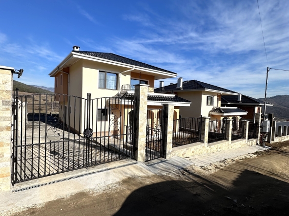 Къща в Велинград - 169 кв.м за 1858 €/кв.м - Снимка #1