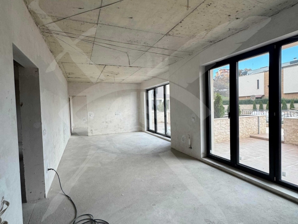 Четиристаен апартамент в Варна, Бриз - 350 кв.м за 858 €/кв.м - Снимка #1