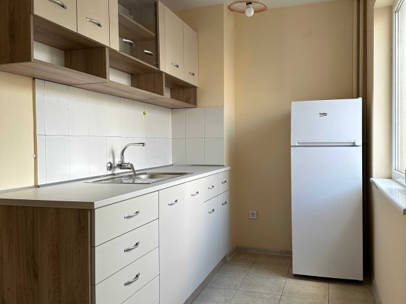 Дава се под наем Тристаен апартамент в Варна, Цветен квартал - 77 кв.м за 459 € - Снимка #1