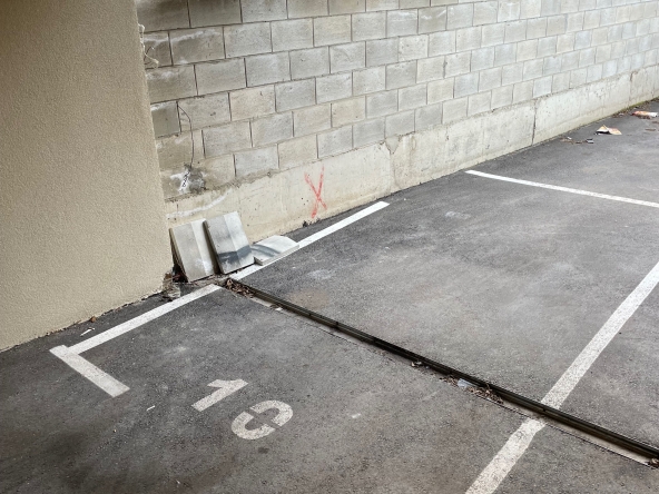 Дава се под наем Гараж / Паркомясто в Варна, Погреби - 15 кв.м за 76.5 € - Снимка #1