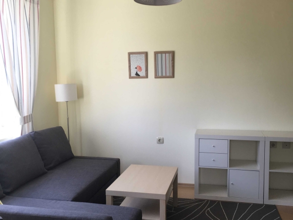 Дава се под наем Двустаен апартамент в Русе, Център - 69 кв.м за 346.8 € - Снимка #1