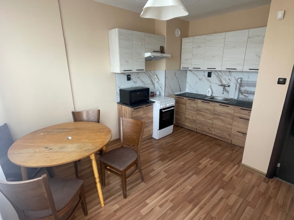 Дава се под наем Двустаен апартамент в Перник, Център - 65 кв.м за 382.5 € - Снимка #1