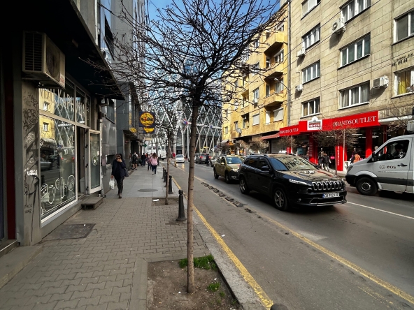 Магазин в София, Център - 39 кв.м за 11026 €/кв.м - Снимка #1