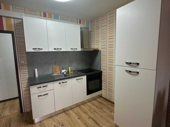 Дава се под наем Тристаен апартамент в София, Зона Б-18 - 80 кв.м за 612 € - Снимка #1