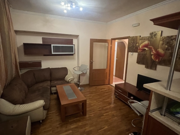 Дава се под наем Тристаен апартамент в София, Център - 86 кв.м за 750 € - Снимка #1