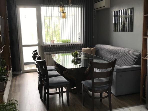 Тристаен апартамент в Добрич, Център - 82 кв.м за 1368 €/кв.м - Снимка #1