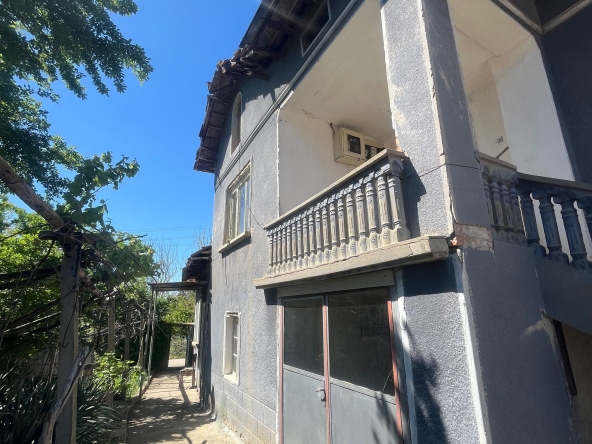 Къща в Павликени - 1000 кв.м за 16 €/кв.м - Снимка #1