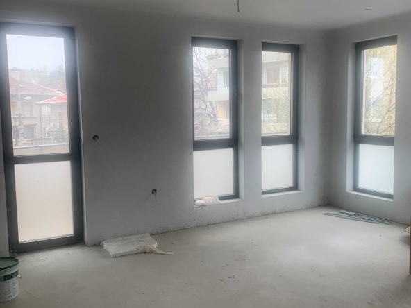 Тристаен апартамент в Карлово - 95 кв.м за 1316 €/кв.м - Снимка #1