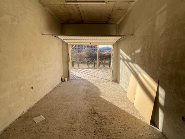 Дава се под наем Гараж / Паркомясто в София, Малинова долина - 20 кв.м за 112.2 € - Снимка #1