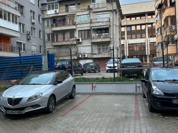 Дава се под наем Гараж / Паркомясто в София, Зона Б-19 - 12 кв.м за 81.6 € - Снимка #1