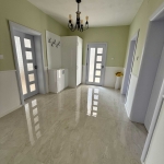 Дава се под наем Тристаен апартамент в Асеновград - 110 кв.м за 433.5 € - Снимка #1