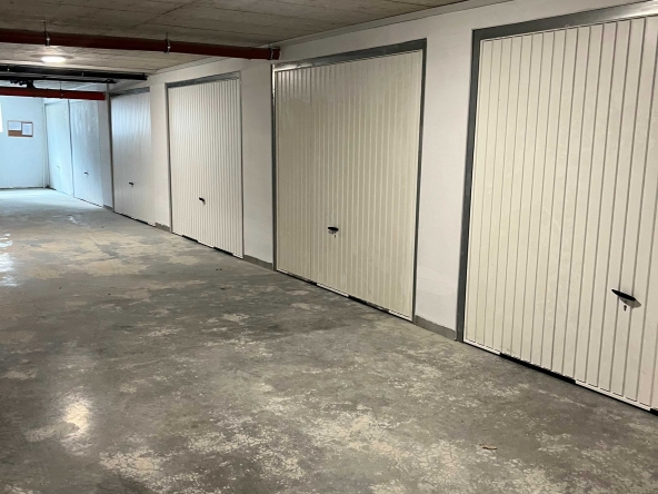 Дава се под наем Гараж / Паркомясто в Шумен, Тракия - 20 кв.м за 61.2 € - Снимка #1