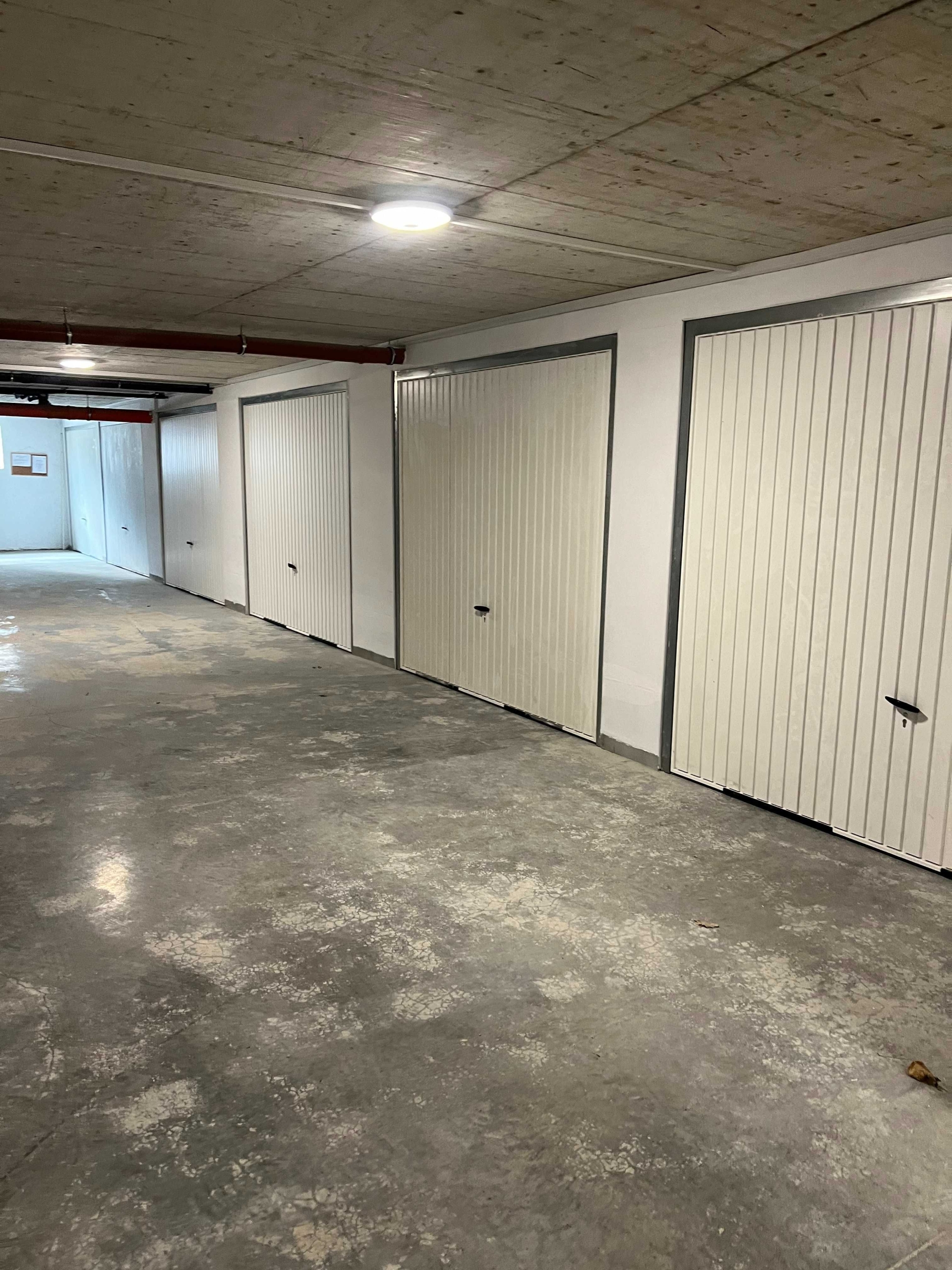 Дава се под наем Гараж / Паркомясто в Шумен, Тракия - 20 кв.м за 61.2 € - Снимка #1