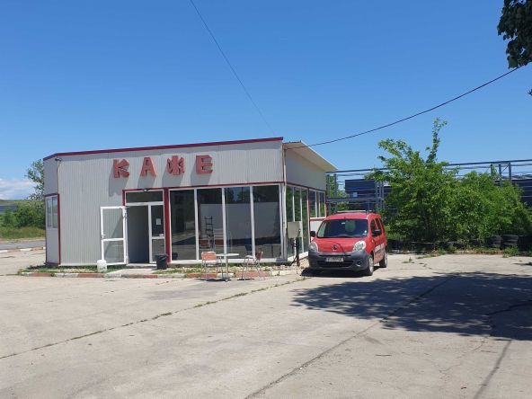 Промишлена сграда в Ямбол, Зорница - 2000 кв.м за 9 €/кв.м - Снимка #1