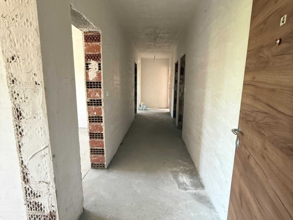 Четиристаен апартамент в Пловдив, Остромила - 180 кв.м за 1000 €/кв.м - Снимка #1