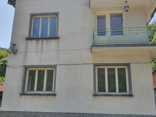 Къща в с. Чифлик, Област Ловеч - 200 кв.м за 459 €/кв.м - Снимка #1