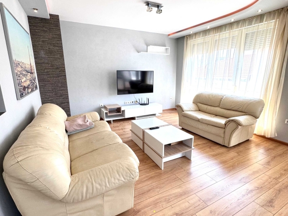 Дава се под наем Тристаен апартамент в София, Център - 120 кв.м за 765 € - Снимка #1