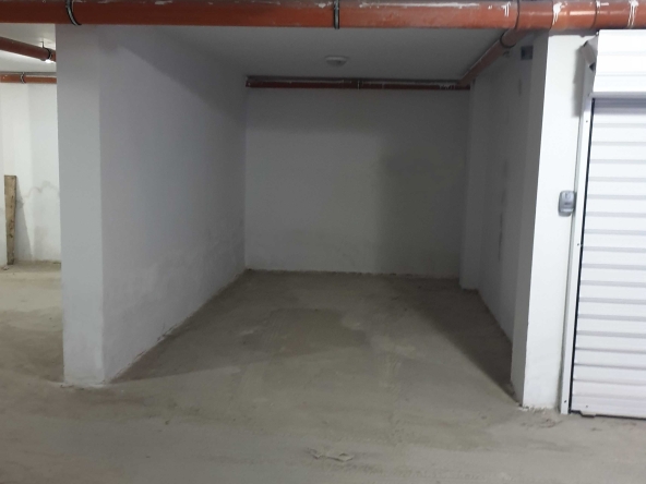 Гараж / Паркомясто в Пловдив, Кършияка - 20 кв.м за 1325 €/кв.м - Снимка #1