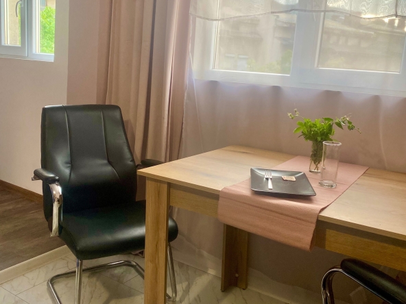 Дава се под наем Двустаен апартамент в Враца, Център - 50 кв.м за 229.5 € - Снимка #1