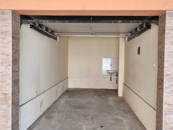 Дава се под наем Гараж / Паркомясто в Варна, Левски - 16 кв.м за 76.5 € - Снимка #1