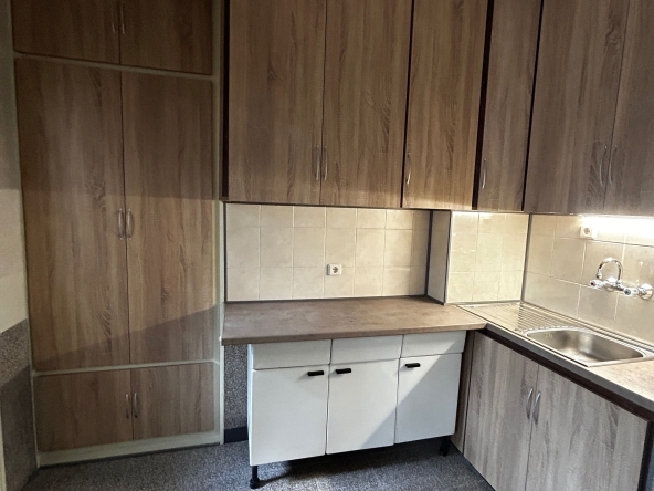 Дава се под наем Тристаен апартамент в Казанлък - 85 кв.м за 275.4 € - Снимка #1