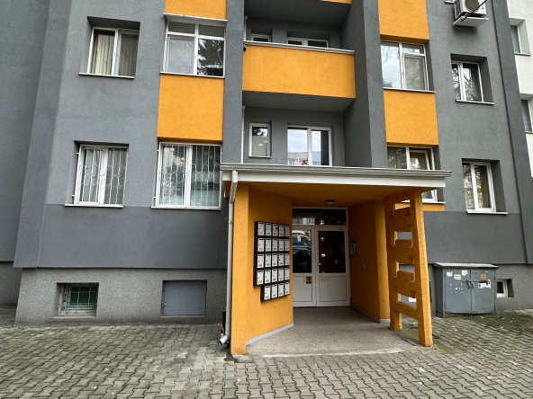 Тристаен апартамент в Стара Загора, Център - 95 кв.м за 906 €/кв.м - Снимка #1