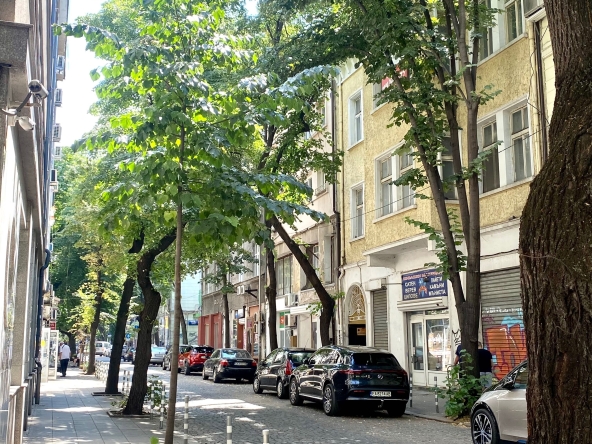 Дава се под наем Гараж / Паркомясто в София, Център - 15 кв.м за 76.5 € - Снимка #1