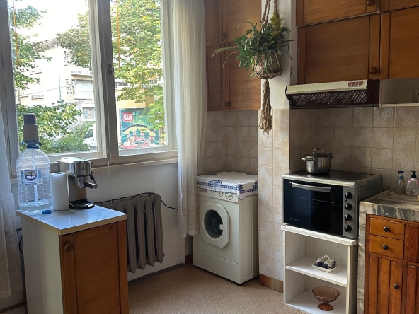 Дава се под наем Многостаен апартамент в Сливен, Център - 100 кв.м за 306 € - Снимка #1