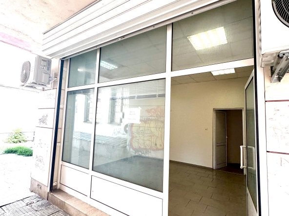 Дава се под наем Офис в Русе, Алеи Възраждане - 16 кв.м за 178.5 € - Снимка #1