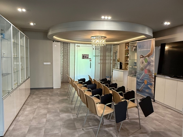 Дава се под наем Офис в София, Иван Вазов - 145 кв.м за 2000 € - Снимка #1