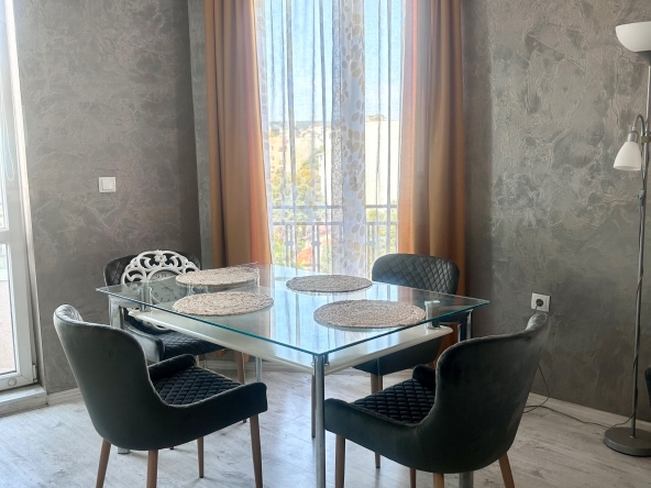 Дава се под наем Двустаен апартамент в Варна, Център - 70 кв.м за 433.5 € - Снимка #1