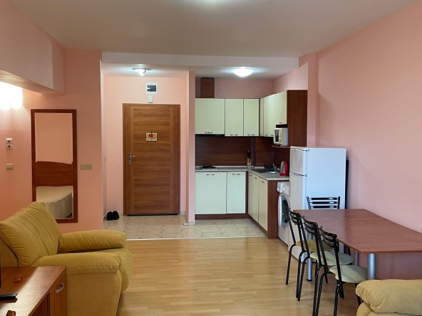 Дава се под наем Едностаен апартамент в к.к. Златни пясъци - 50 кв.м за 40 € - Снимка #1