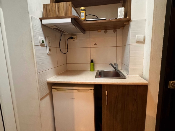 Дава се под наем Едностаен апартамент в Варна, Център - 30 кв.м за 178.5 € - Снимка #1