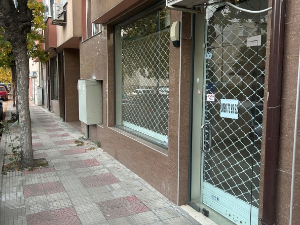 Дава се под наем Магазин в Пловдив, Каменица 2 - 45 кв.м за 295.8 € - Снимка #1
