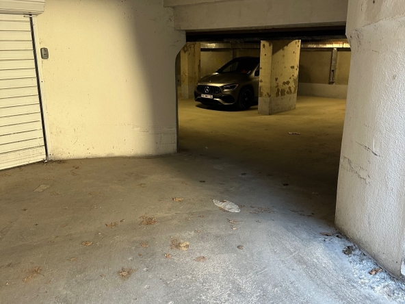 Дава се под наем Гараж / Паркомясто в Варна, Център - 15 кв.м за 51 € - Снимка #1