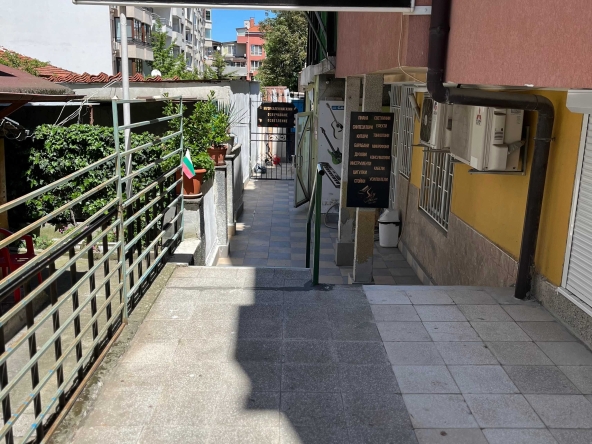 Дава се под наем  в Бургас, Лазур - 30 кв.м за 399 € - Снимка #1