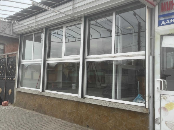 Дава се под наем Магазин в Ямбол, Боровец - 120 кв.м за 102 € - Снимка #1