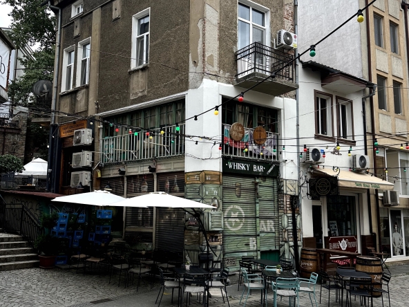 Дава се под наем Етаж от къща в Пловдив, Център - 106 кв.м за 329900 € - Снимка #1