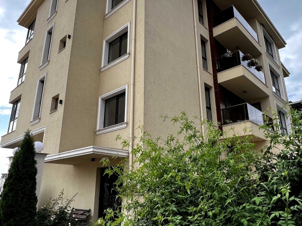 Тристаен апартамент в Пловдив, Прослав - 100 кв.м за 2300 €/кв.м - Снимка #1