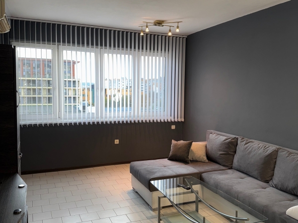 Дава се под наем Тристаен апартамент в Варна, Младост 1 - 120 кв.м за 720 € - Снимка #1