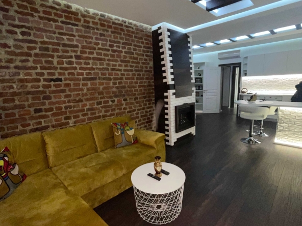 Тристаен апартамент в София, Център - 83 кв.м за 3615 €/кв.м - Снимка #1