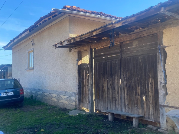 Къща в с. Александрово, Област Стара Загора - 1 кв.м за 25000 €/кв.м - Снимка #1
