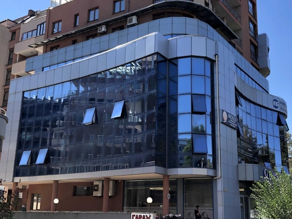 Дава се под наем Офис в Айтос - 72 кв.м за 663 € - Снимка #1