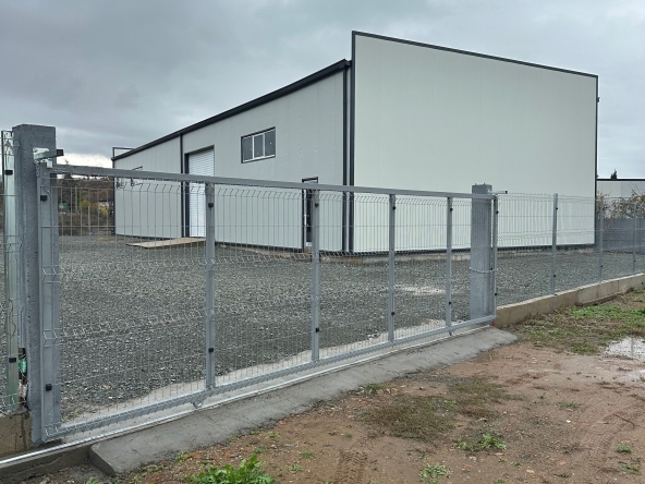 Промишлена сграда в с. Хрищени, Област Стара Загора - 340 кв.м за 883 €/кв.м - Снимка #1