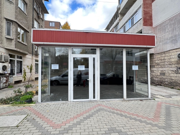 Дава се под наем Магазин в Варна, Колхозен пазар - 35 кв.м за 560 € - Снимка #1