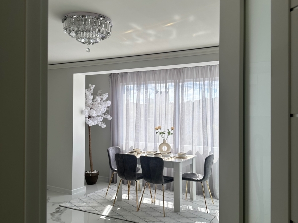 Тристаен апартамент в Добрич, Център - 70 кв.м за 795 €/кв.м - Снимка #1