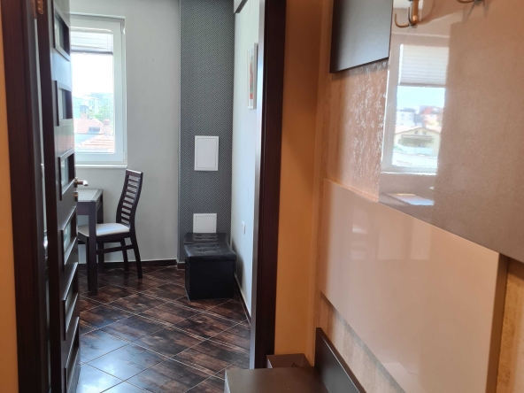 Дава се под наем Двустаен апартамент в София, Център - 40 кв.м за 351.9 € - Снимка #1